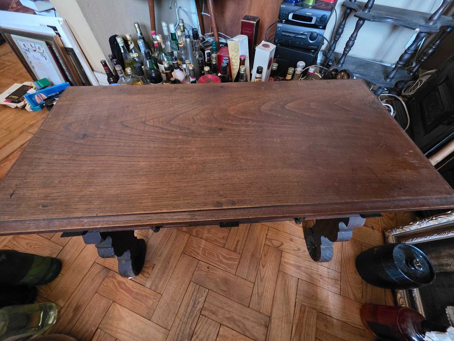 Mesa rectangular baixa em madeira