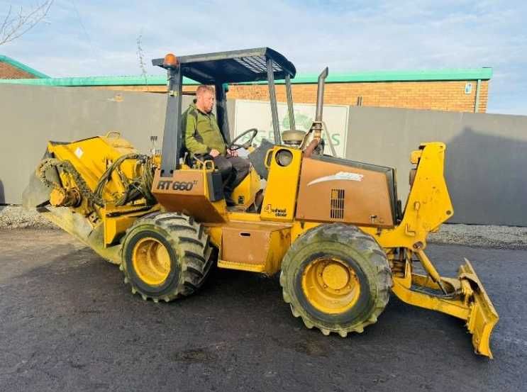 Траншеєкопач  CASE RT660 4WD / 1317 мотогодин! траншейний екскаватор