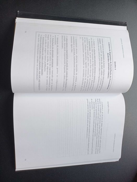 "Perturbações da Personalidade" por Gonçalves, Rodrigues e Brazette
