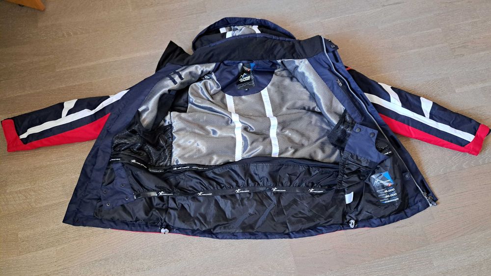 Гірськолижна чоловіча нова куртка. Розмір L. вік 15-17 років.