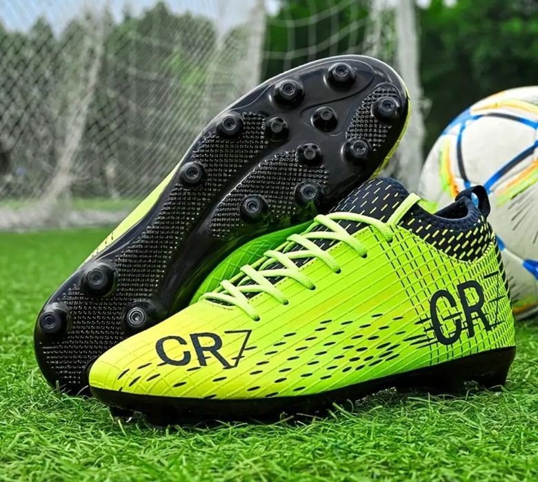 Футбольне взуття (сороконіжки, футзалки, бутси, дитячі-дорослі)