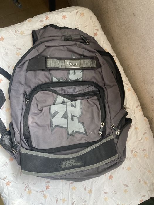 Mochila No Fear cinzenta