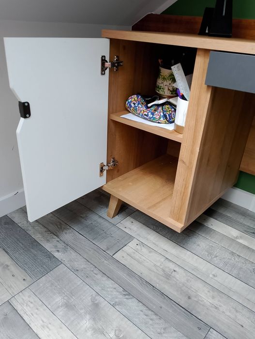 Biurko 110x50x74,5 z serii Memone BRW