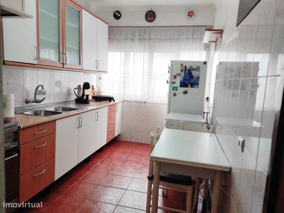 T2 em Casal de São Brás - Excelente localização junto à Farmácia Nunes