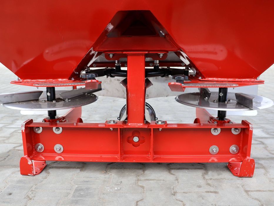 Rozsiewacz nawozu dwutalerzowy 400‎ -‎ 1600 litrów TYTAN