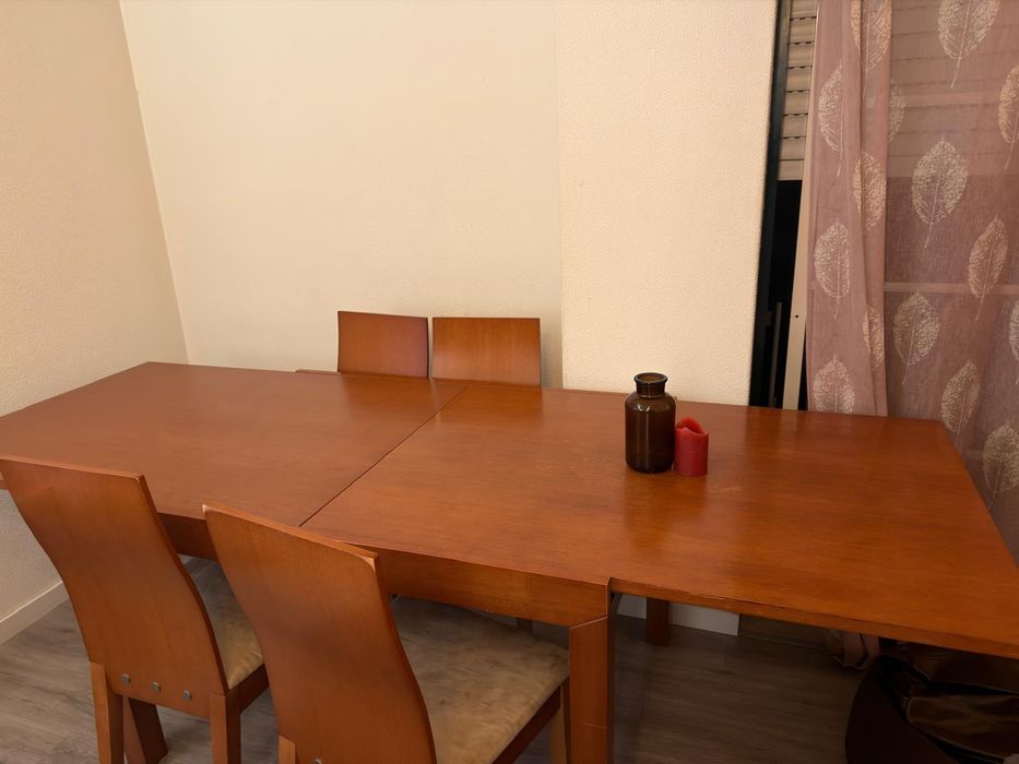 Mesa de jantar com 6 cadeiras* (cerejeira)
