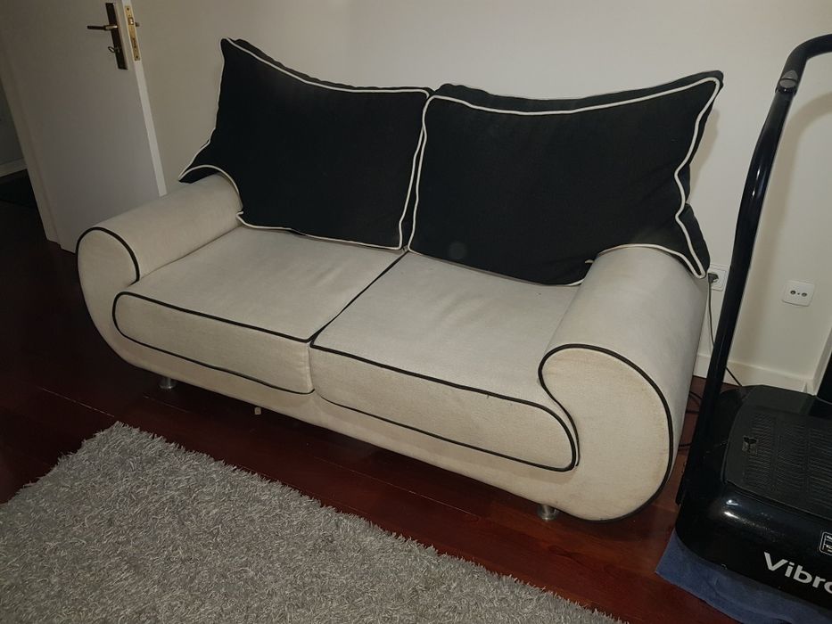 Sofá - dois lugares