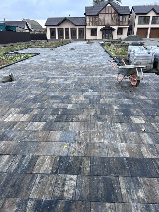 Укладання тротуарної плитки