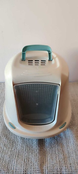 WC fechado para gato pequeno