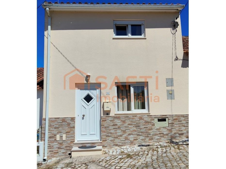 Moradia T2 Com Garagem, Terreno De Cultivo, Anexo E Poço De Rega.