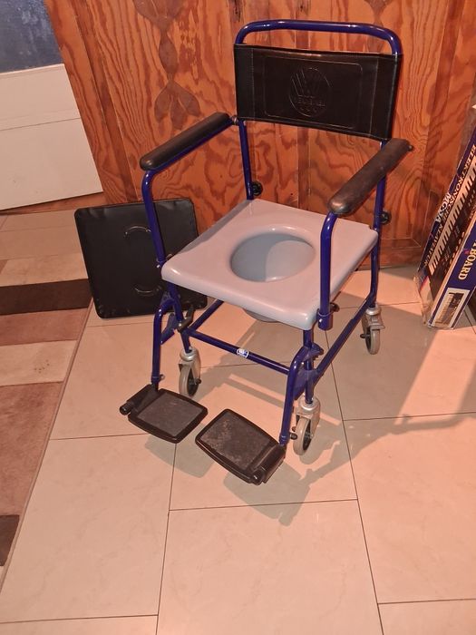 Wozek toaletka inwalidzka