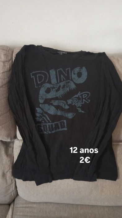 Roupa usada de rapaz