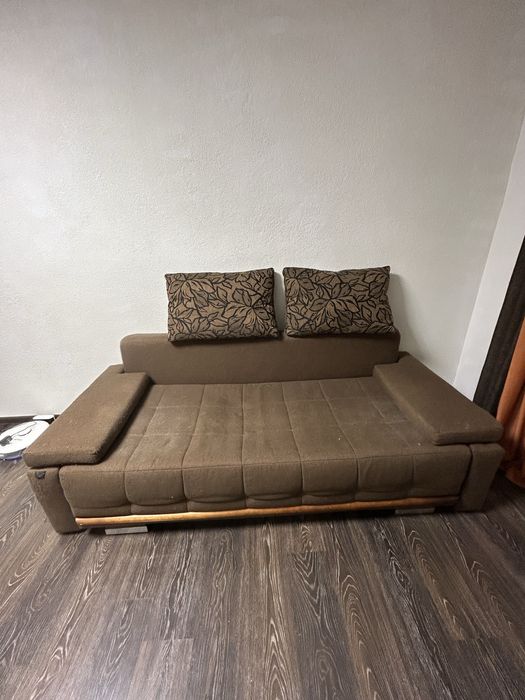 Диван б/у в неплохом состоянии