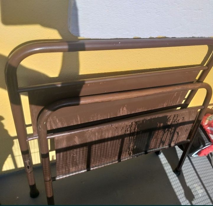 Cama em ferro antiga