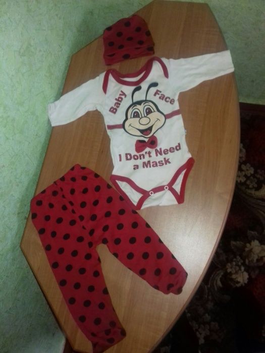 Літні костюмчики, бодіки , ползунки, шапочка