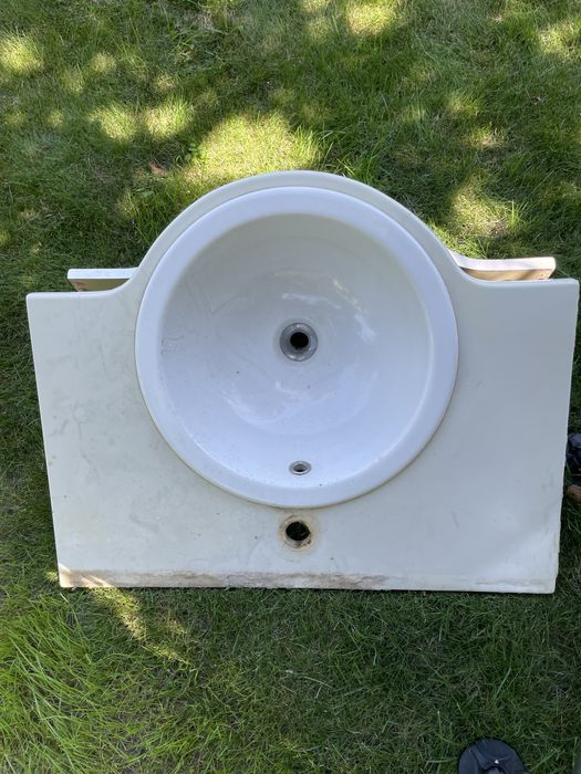 Мармурова стільниця з умивальником для ванної кімнати