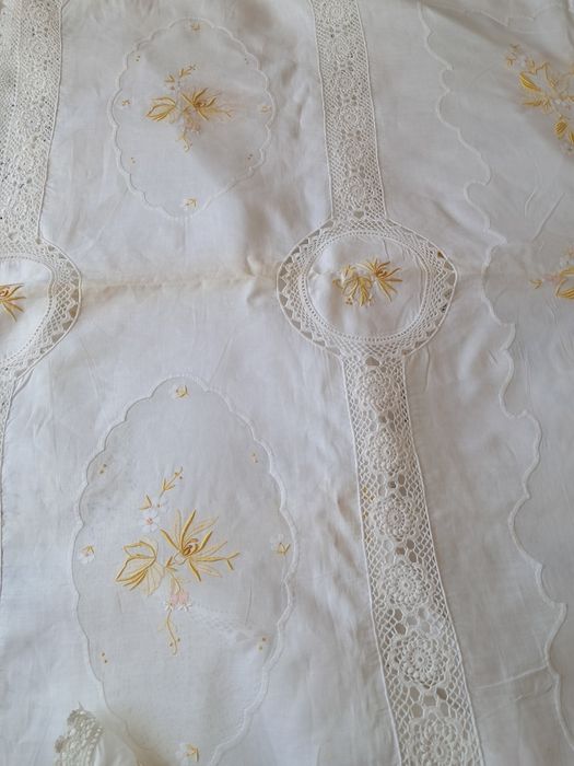 Toalha de linho, renda e cambraia