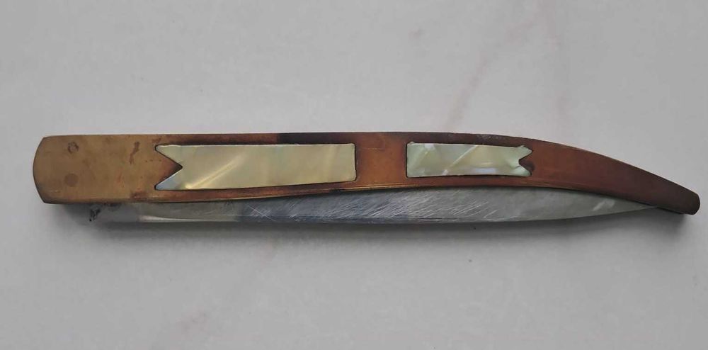 Antigo Canivete de Bolso em Latão e Madrepérola