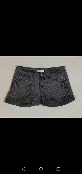 Szare krótkie spodenki cropp