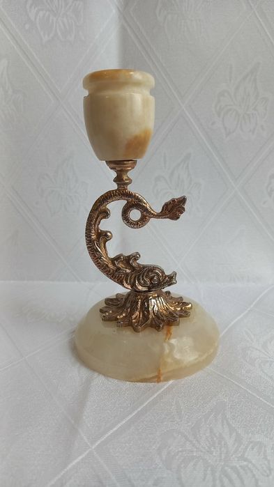 Красивый  подсвечник.