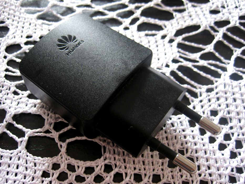 Ładowarka sieciowa HUAWEI model HW-050100E2W