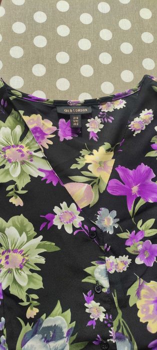 Sukienka w fioletowe kwiaty