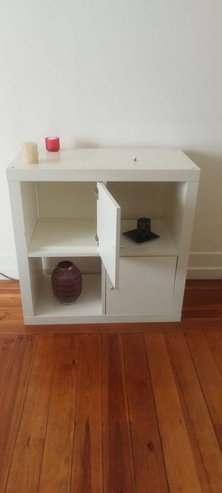 Estante IKEA KALLAX 2x2 Branca (com 2 portas)
