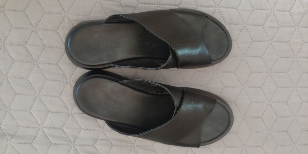 Шлепанцы кожаные