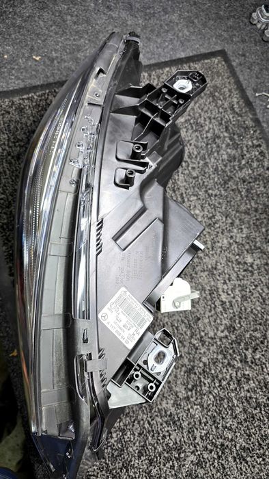 Farol Mercedes CLA W117 prelci Xenon