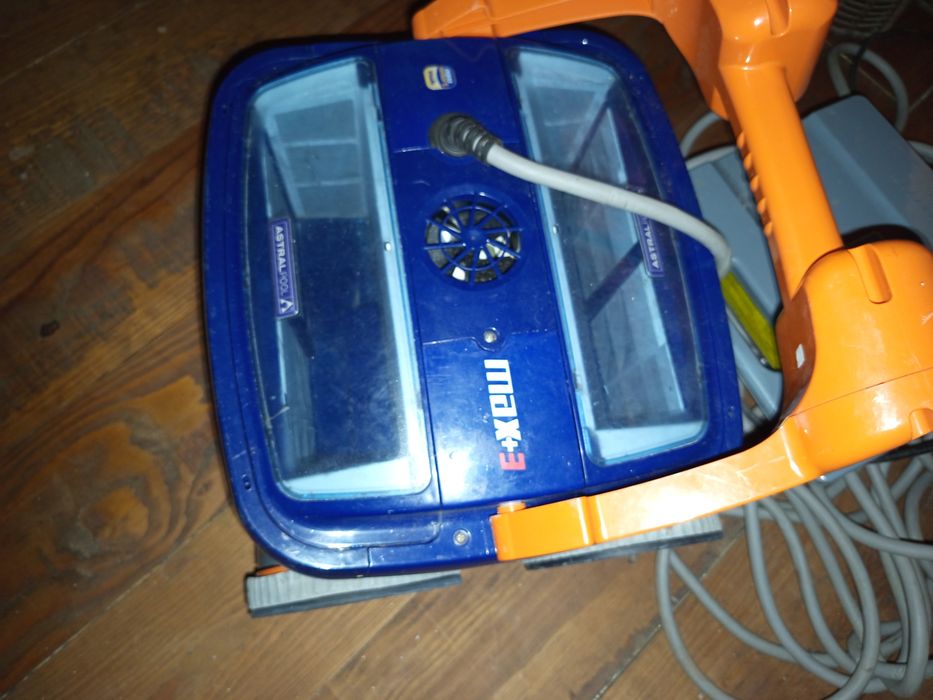Robot de piscina novo