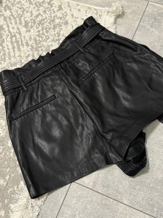 Шорти шкіряні zara