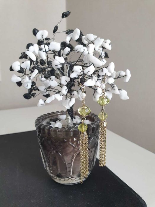 Сережки с зелеными бусинами