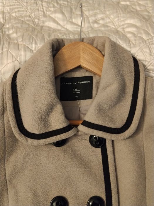 Sprzedam beżowy płaszcz flauszowy rozmiar 42