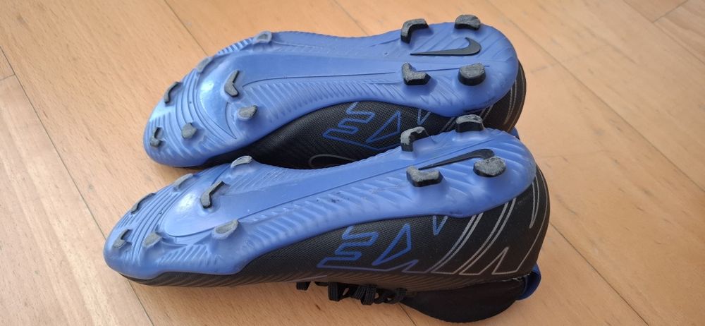Chuteiras Nike Mercurial - tamanho 36.5