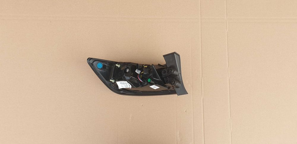 Renault clio IV 4 lift hatchback prawa lampa led tylna w błotnik