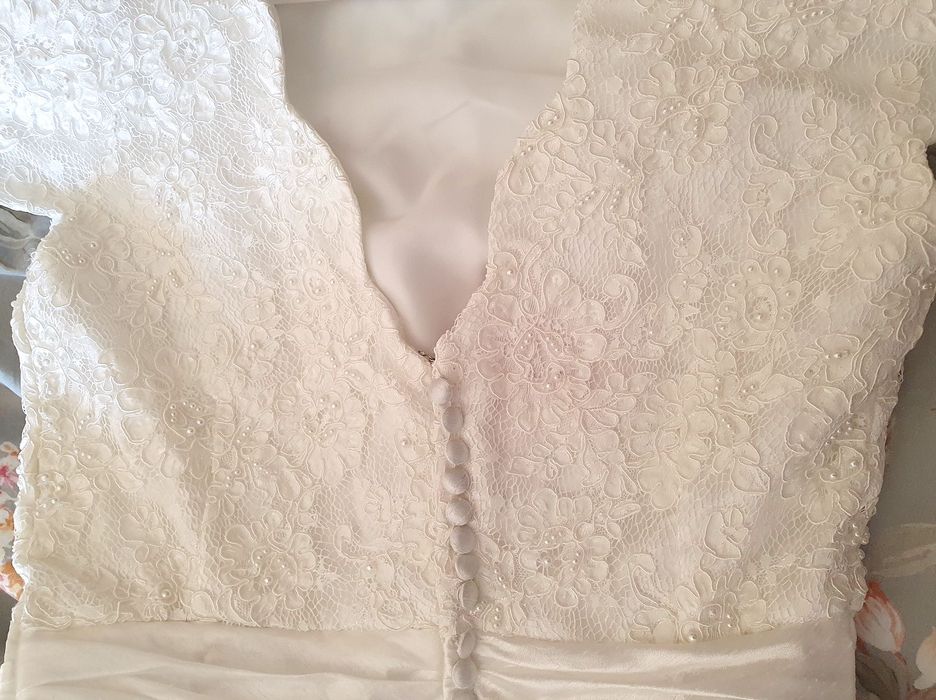 Vestido de noiva em renda e tule e estilo bailarina - Branco