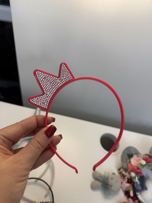 Обручі, повʼязки та заколки для дівчинки