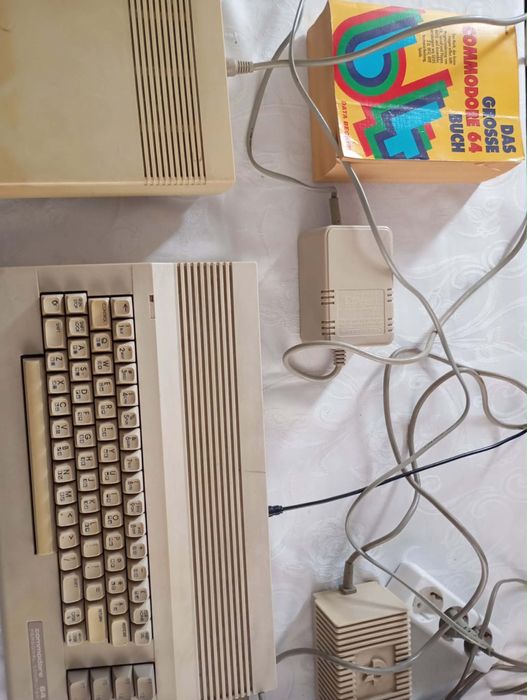 Commodore C64 z Dodatkami