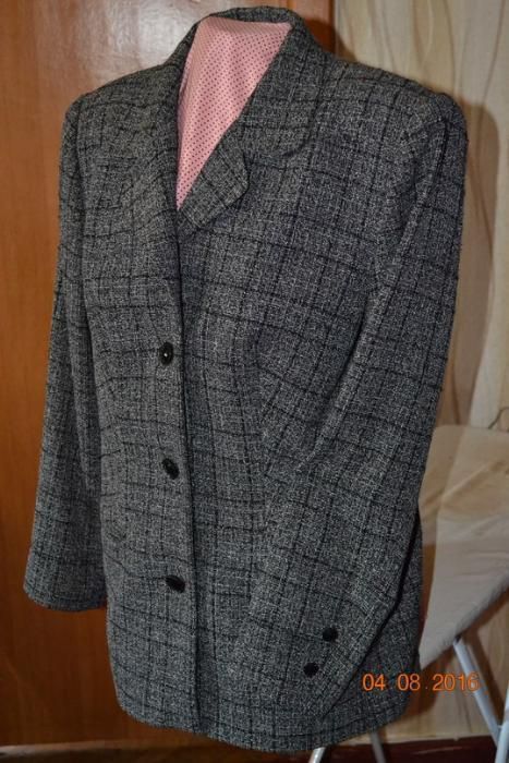 продам новий жіночий костюм на підкладці 50-52розм.