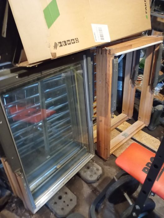 Okna dachowe z opierzenien