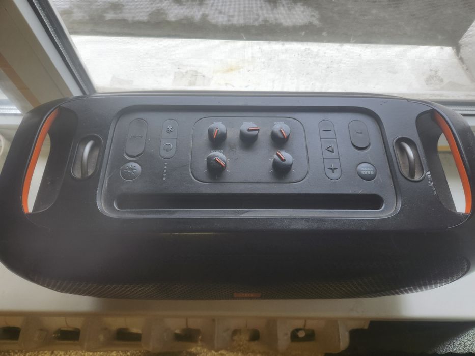 JBL party box on-the-go  6500