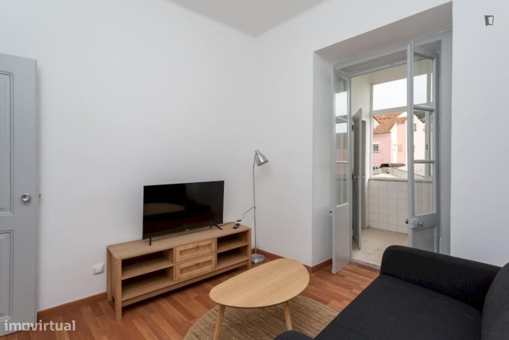 Apartamento com 5 quartos - localizado em Anjos Lisbon