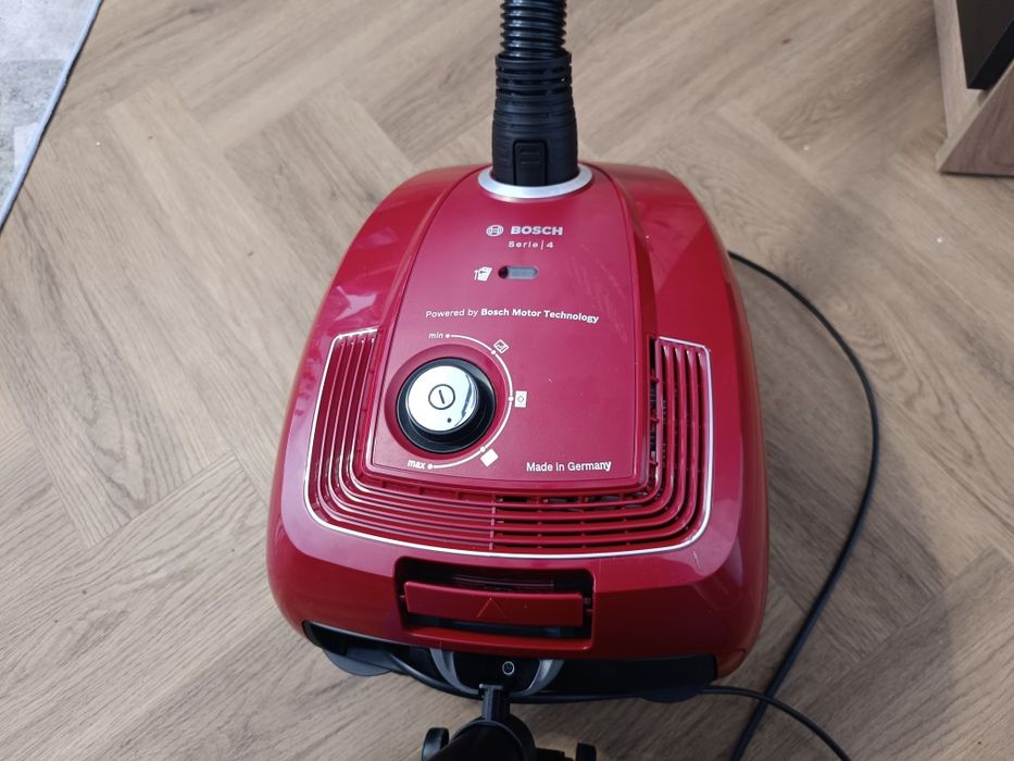 Odkurzacz Bosch BGB38RD2