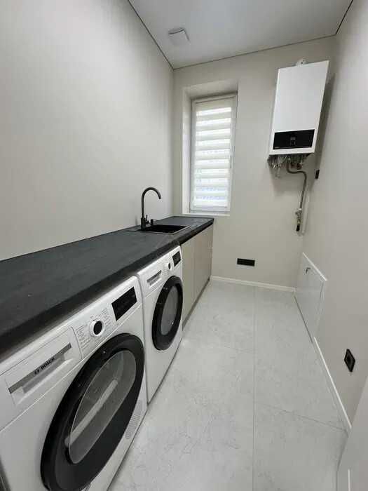 Продаж ОСОБНЯКА з якісним Авторським РЕМОНТОМ на початку Крихівців!