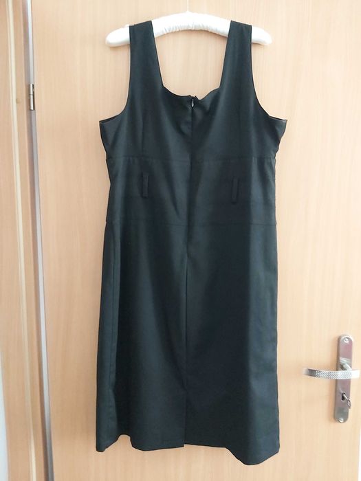 Mała czarna prosta elegancka 42 44 wyszczuplająca na ramiączkach