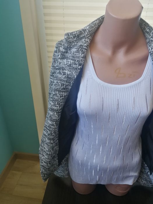 Krótki elegancki żakiet