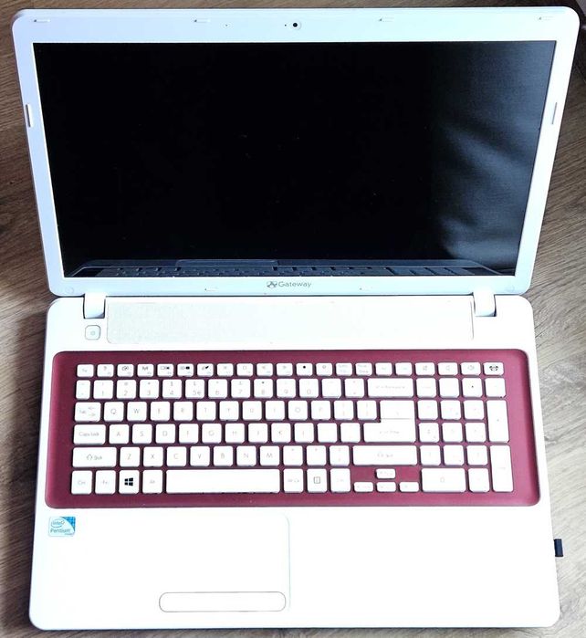 Laptop Gateway NV76R 8GB RAM SSD ekran 17.3"