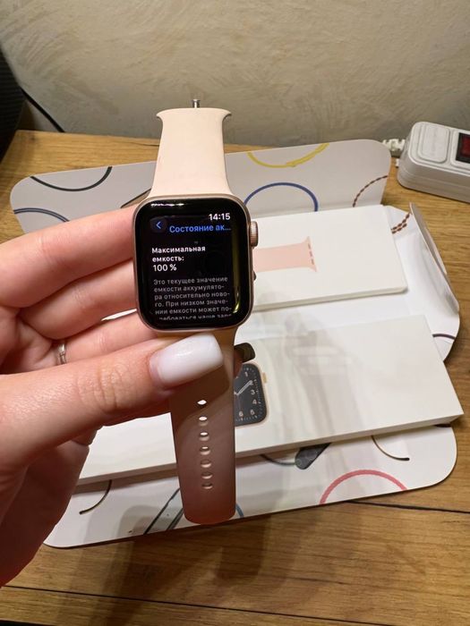 Apple watch Watch SE 40 mm акб 100% гарний  стан комплект