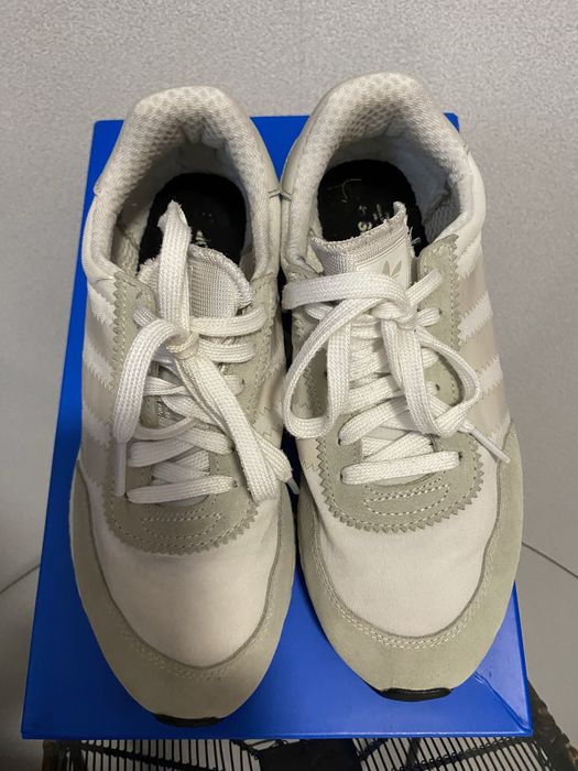 Jasnoszare sneakersy adidas iniki runner