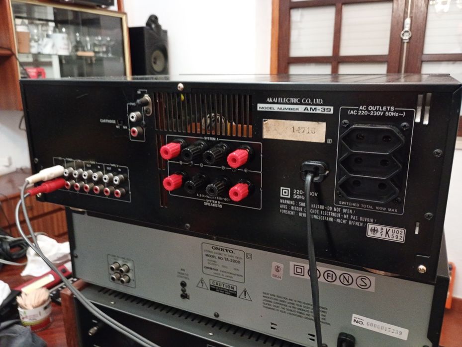 Amplificador integrado Akai AM-39